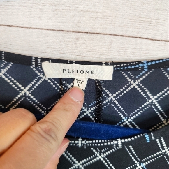 PLEIONE GEOMETRIC BLACK, WHITE & BLUE BLOUSE, SZ SMALL - Picture 4 of 8